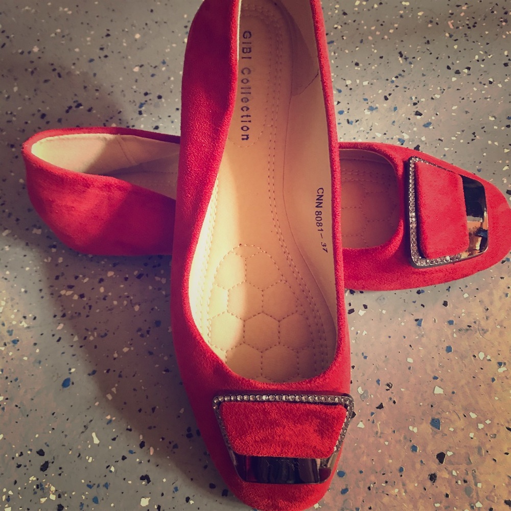 Red flat shoe